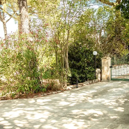 I Trulli E La Luna * 阿尔贝罗贝洛